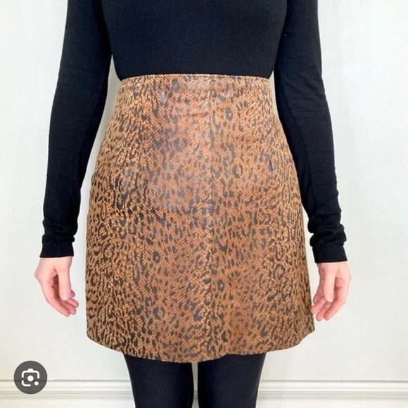 Genuine leather Danier skirt with copper silk inside - Picture 5 of 5